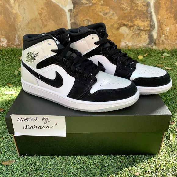Men’s Nike Air Jordan 1 mid white black shoes - Picture 3 of 4